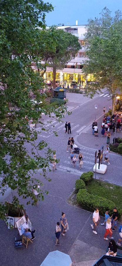 Appartamento In Centro Бибионе Екстериор снимка